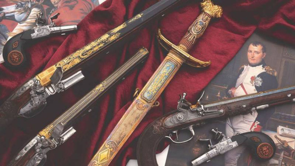 Kiếm và súng của Hoàng đế Napoleon bán với giá hơn 2,8 triệu USD - Ảnh 1.
