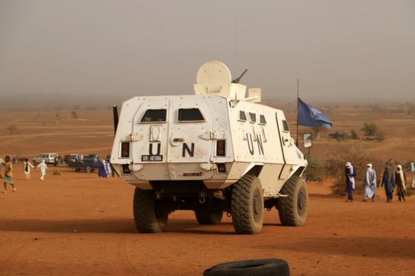 Bom nổ ở Mali khiến 7 nhân viên gìn giữ hòa bình Liên Hiệp Quốc thiệt mạng - Ảnh 1.
