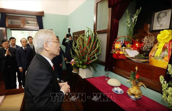 Tổng bí thư, Chủ tịch nước Nguyễn Phú Trọng dâng hương tưởng niệm Chủ tịch Hồ Chí Minh - Ảnh 1.