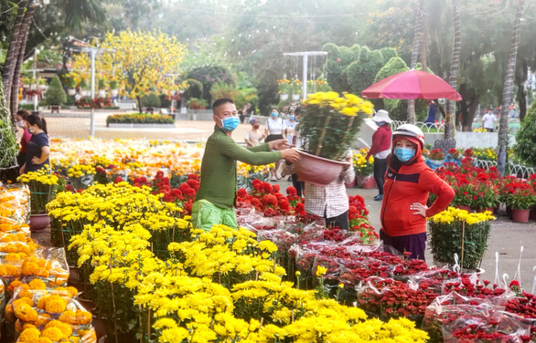 Tết xưa - Tết nay: Con xin cặp bánh cho bạn con ở trong khu bị phong toả - Ảnh 1.