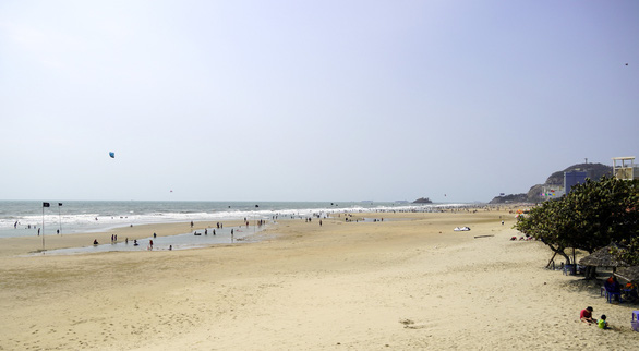 Busy Vung Tau beach on the 5th day of Tet - Photo 4.