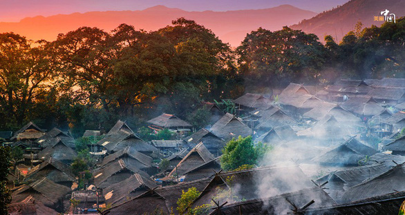 Bí ẩn: Ngôi làng 400 tuổi của bộ lạc nguyên thủy cuối cùng ở Trung Quốc bị cháy rụi - Ảnh 2. Bí ẩn: Ngôi làng 400 tuổi của bộ lạc nguyên thủy cuối cùng ở Trung Quốc bị cháy rụi - Ảnh 2.