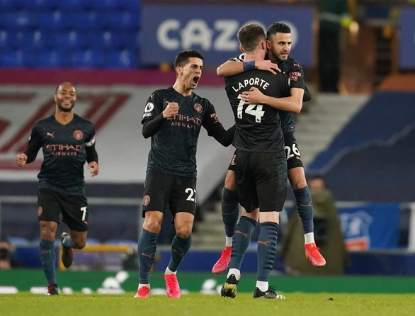 Thắng thuyết phục Everton, Man City bỏ xa Man Utd 10 điểm - Ảnh 3. Thắng thuyết phục Everton, Man City bỏ xa Man Utd 10 điểm - Ảnh 3.
