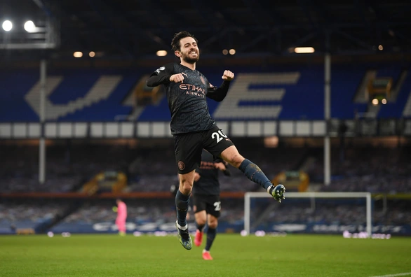 Thắng thuyết phục Everton, Man City bỏ xa Man Utd 10 điểm - Ảnh 4. Thắng thuyết phục Everton, Man City bỏ xa Man Utd 10 điểm - Ảnh 4.