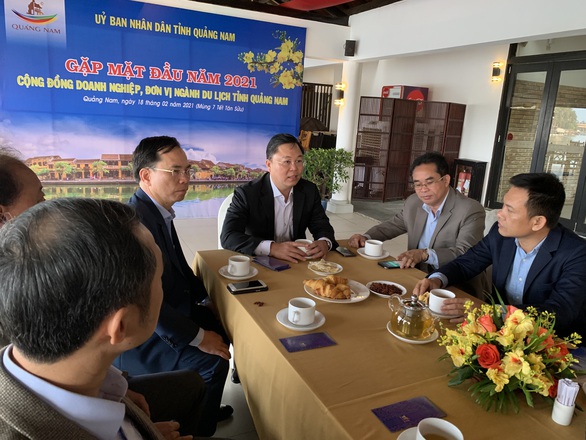 Chủ tịch tỉnh mời doanh nghiệp uống cà phê, lì xì và nghe hiến kế phát triển du lịch - Ảnh 2. Chủ tịch tỉnh mời doanh nghiệp uống cà phê, lì xì và nghe hiến kế phát triển du lịch - Ảnh 2.