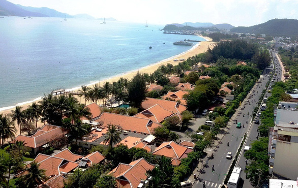 Thu lại mặt biển Nha Trang làm bãi tắm cho dân - Ảnh 1.