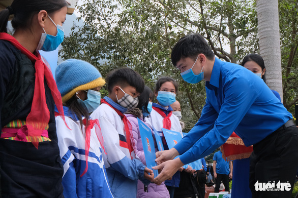 Khởi công phục dựng nhà sàn anh Kim Đồng, khởi động Tháng Thanh niên - Ảnh 5.