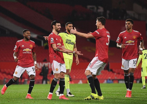 Điểm tin thể thao sáng 22-2: Man Utd đánh bại Newcastle, PSG bại trận - Ảnh 1. Điểm tin thể thao sáng 22-2: Man Utd đánh bại Newcastle, PSG bại trận - Ảnh 1.