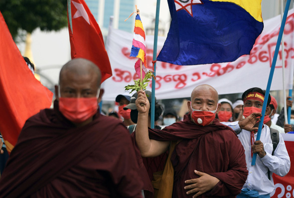 Mỹ, EU tính trừng phạt những người dính líu đảo chính ở Myanmar - Ảnh 1.