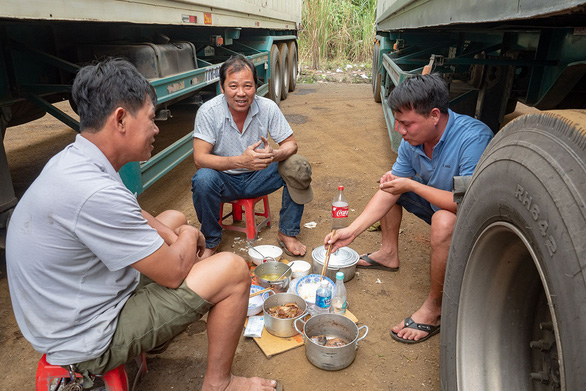 Đời công không tết - Ảnh 1.