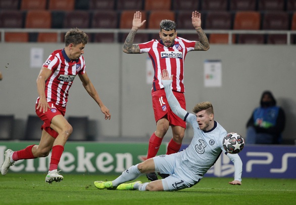 Tuyệt phẩm xe đạp chổng ngược giúp Chelsea hạ Atletico Madrid - Ảnh 4. Tuyệt phẩm xe đạp chổng ngược giúp Chelsea hạ Atletico Madrid - Ảnh 4.