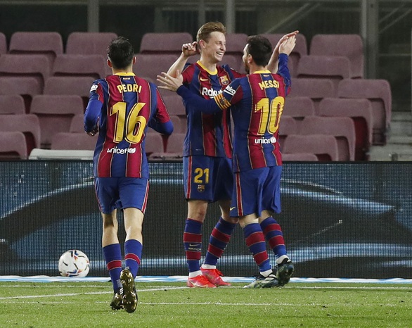 Messi rực sáng, Barcelona rút ngắn khoảng cách với hai đội bóng thành Madrid - Ảnh 2. Messi rực sáng, Barcelona rút ngắn khoảng cách với hai đội bóng thành Madrid - Ảnh 2.