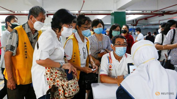 Indonesia cho phép công ty mua vắc xin COVID-19, tiêm miễn phí cho nhân viên - Ảnh 1.