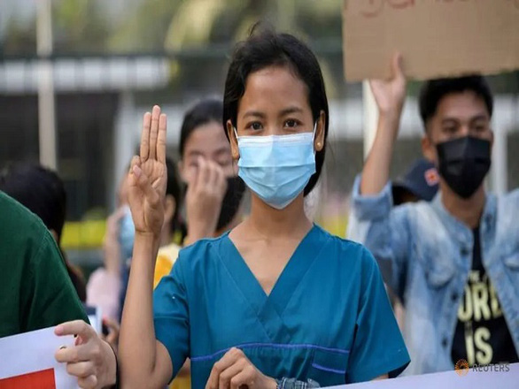 Vì sao người Myanmar giơ 3 ngón tay khi biểu tình? - Ảnh 3.