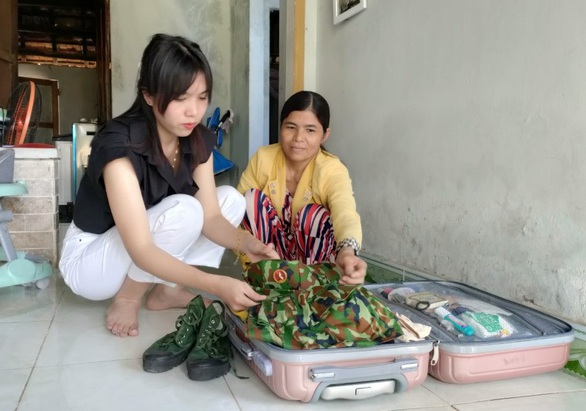 Ba cô gái trẻ Quảng Nam tình nguyện nhập ngũ dù đã có công việc ổn định - Ảnh 1. Ba cô gái trẻ Quảng Nam tình nguyện nhập ngũ dù đã có công việc ổn định - Ảnh 1.