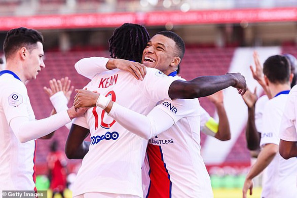 PSG đè bẹp đội chót bảng Dijon với cú đúp của Mbappe - Ảnh 1. PSG đè bẹp đội chót bảng Dijon với cú đúp của Mbappe - Ảnh 1.