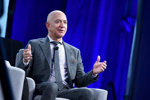 Tỉ phú Bezos sắp rời chức CEO Amazon - Ảnh 1. Tỉ phú Bezos sắp rời chức CEO Amazon - Ảnh 1.
