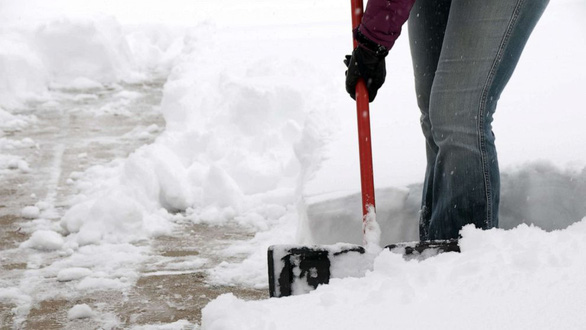 Dọn tuyết nhà mình đổ sang nhà hàng xóm, hai vợ chồng ở Pennsylvania bị bắn chết - Ảnh 1.