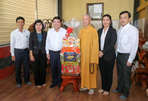 Chủ tịch UBND TP.HCM Nguyễn Thành Phong chúc tết chức sắc tôn giáo - Ảnh 1.