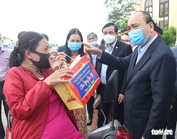 Thủ tướng chúc tết bà con tỉnh Quảng Nam và dặn: Đừng để tháng giêng là tháng ăn chơi - Ảnh 3.