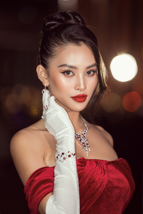Hoa hậu Tiểu Vy: ‘Gợi cảm không phải là phóng túng trong việc phô da thịt’ - Ảnh 4.
