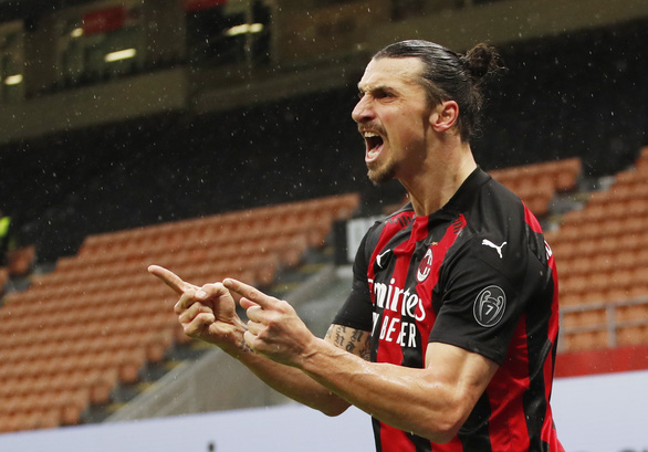 Ibrahimovic ghi bàn thứ 500 và 501, AC Milan trở lại ngôi đầu bảng - Ảnh 1. Ibrahimovic ghi bàn thứ 500 và 501, AC Milan trở lại ngôi đầu bảng - Ảnh 1.