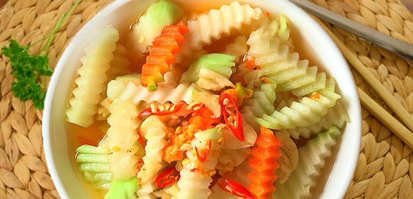 Món dưa góp của mẹ và cái Tết COVID không thể về nhà! - Ảnh 1. Món dưa góp của mẹ và cái Tết COVID không thể về nhà! - Ảnh 1.