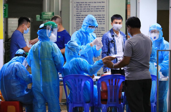 Ho Chi Minh City discovered 2 more positive cases of COVID-19 at Tan Son Nhat airport - Photo 1.