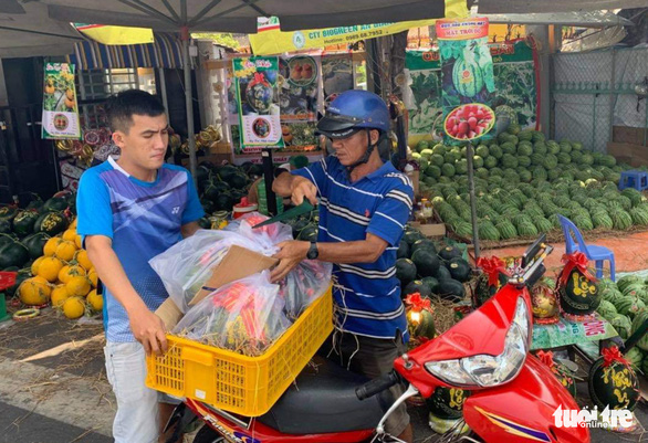 Thú vị chợ trái cây chưng tết ở Long Xuyên - Ảnh 5.
