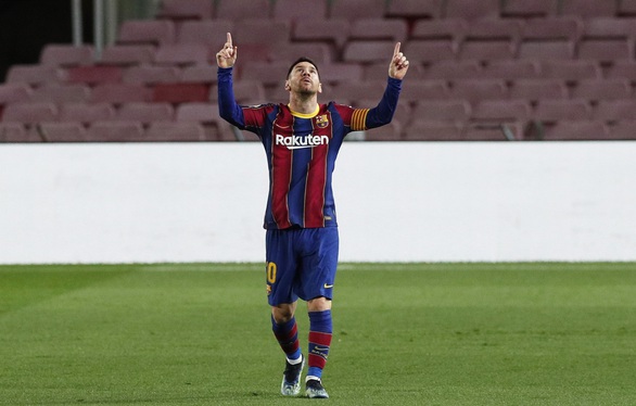 Điểm tin thể thao sáng 9-2: Messi qua mặt Ronaldo, là Cầu thủ xuất sắc nhất thập kỷ - Ảnh 1. Điểm tin thể thao sáng 9-2: Messi qua mặt Ronaldo, là Cầu thủ xuất sắc nhất thập kỷ - Ảnh 1.