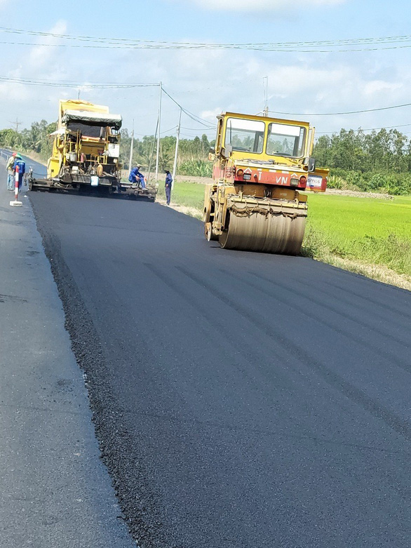 Đẩy mạnh thi công, cuối tháng 4 hoàn thành nâng cấp tuyến Quản Lộ - Phụng Hiệp - Ảnh 1.