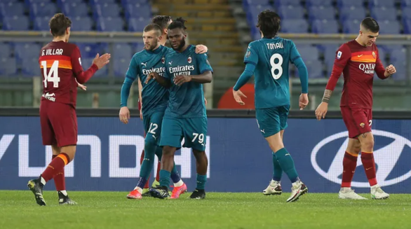 Ibrahimovic tịt ngòi, AC Milan vẫn giành trọn 3 điểm trước Roma - Ảnh 3. Ibrahimovic tịt ngòi, AC Milan vẫn giành trọn 3 điểm trước Roma - Ảnh 3.