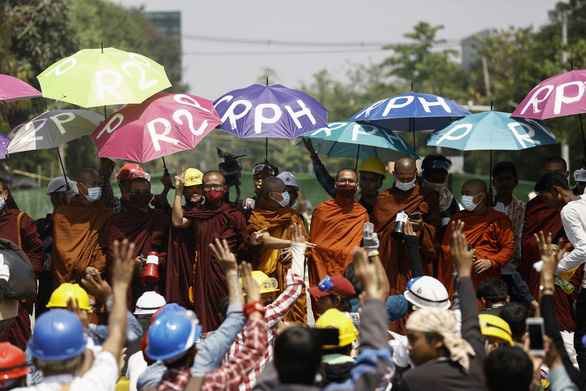 Nhà điều tra LHQ: Có nhiều video quân đội Myanmar giết người tàn bạo - Ảnh 1.