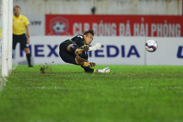 HLV Hà Nội FC khen ngợi pha cản phá như ghi bàn thắng của Tấn Trường - Ảnh 1. HLV Hà Nội FC khen ngợi pha cản phá như ghi bàn thắng của Tấn Trường - Ảnh 1.