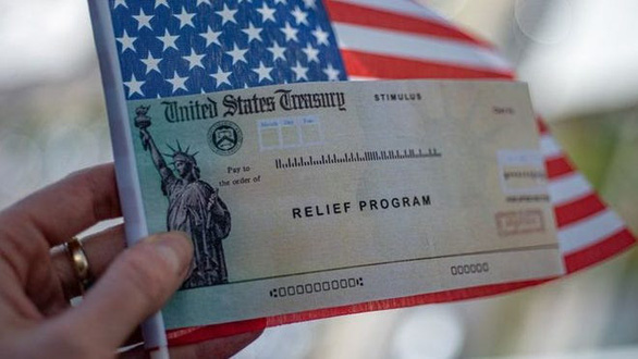 Mỹ bắt đầu chuyển tiền cho dân từ gói cứu trợ 1.900 tỉ USD - Ảnh 1.