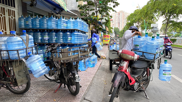 From March to June, what types of vehicles will HCM City be ticketed and impounded?  - Photo 1.