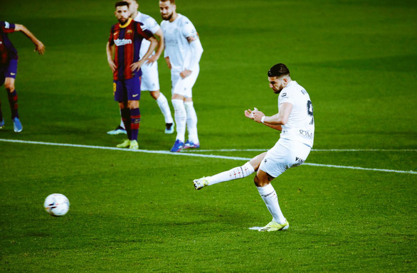 Messi lập cú đúp đưa Barca bám sát Atletico Madrid - Ảnh 3.