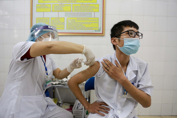 Bắc Ninh chi 185 tỉ đồng tiêm vắc xin ngừa COVID-19 cho 300.000 người ưu tiên - Ảnh 1.