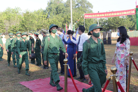 Bình Phước: 1.276 thanh niên lên đường nhập ngũ - Ảnh 1.