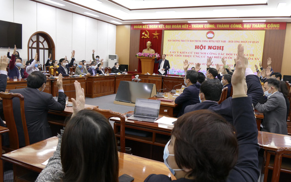 Giới thiệu chủ tịch và tổng thư ký Mặt trận Tổ quốc Việt Nam ứng cử đại biểu Quốc hội - Ảnh 1.
