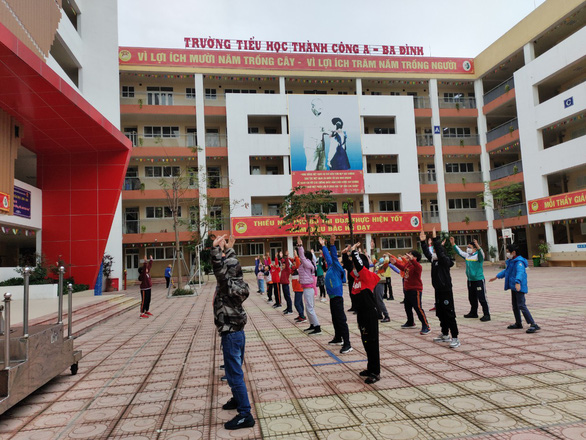 Trường học Hà Nội phòng dịch nghiêm ngặt để đón gần 2 triệu học sinh đi học lại - Ảnh 7.