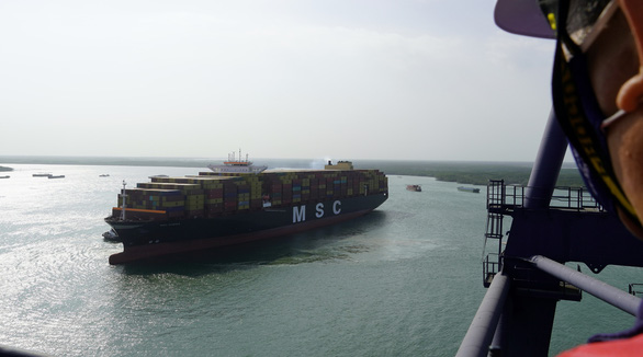 Cảng Cái Mép - Thị Vải: Tàu hàng xếp dỡ kỷ lục 15.000 container - Ảnh 1.