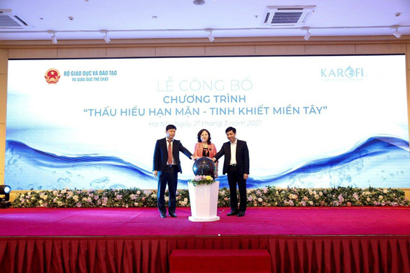 Gần 100 nghìn học sinh Miền Tây được tiếp cận nguồn nước tinh khiết - Ảnh 2.