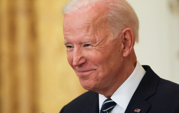 Ông Biden tăng gấp đôi mục tiêu tiêm vắc xin - Ảnh 1.