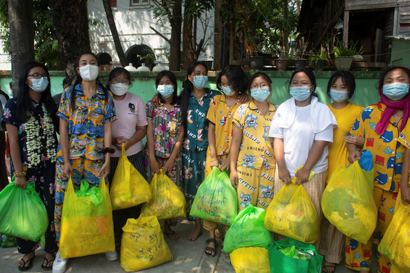 Myanmar thả hơn 300 người biểu tình bị bắt - Ảnh 1.