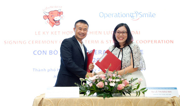 Con Bò Cười ký kết hợp tác 3 năm cùng Operation Smile - Ảnh 1.