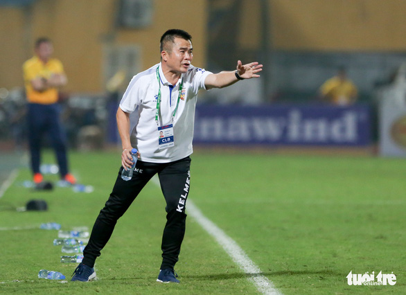 HLV Phạm Minh Đức: Cầu thủ Hà Tĩnh không dám chơi bóng với Hà Nội FC - Ảnh 1. HLV Phạm Minh Đức: Cầu thủ Hà Tĩnh không dám chơi bóng với Hà Nội FC - Ảnh 1.