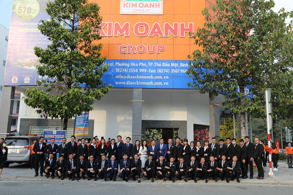 Kim Oanh Group tài trợ tiêm vaccine COVID-19 cho cán bộ nhân viên và gia đình - Ảnh 2. Kim Oanh Group tài trợ tiêm vaccine COVID-19 cho cán bộ nhân viên và gia đình - Ảnh 2.