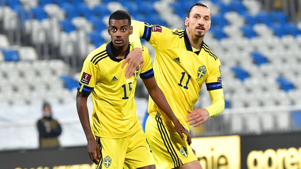 Ibrahimovic giúp tuyển Thụy Điển thăng hoa - Ảnh 1. Ibrahimovic giúp tuyển Thụy Điển thăng hoa - Ảnh 1.