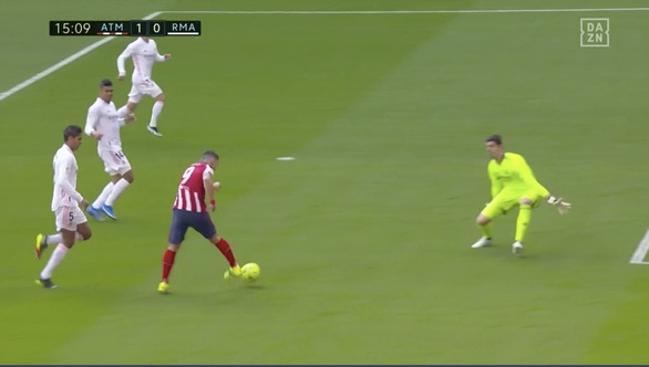 Benzema ghi bàn thắng muộn cứu Real Madrid và La Liga - Ảnh 2. Benzema ghi bàn thắng muộn cứu Real Madrid và La Liga - Ảnh 2.